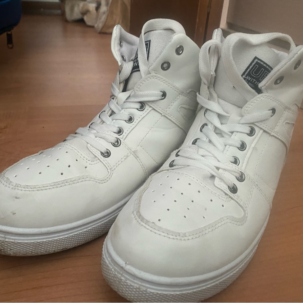 Ubran sneakers size10
